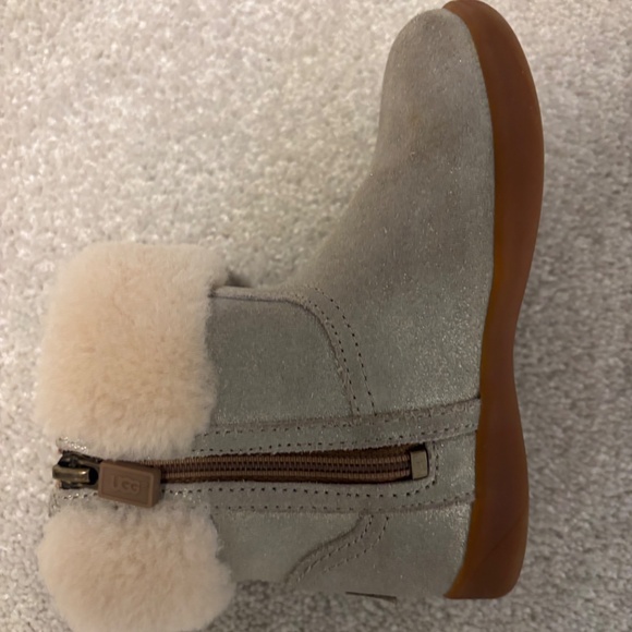 Uggs toddler size 8 USA - Picture 2 of 5